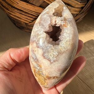 Pink flower agate ornament (c) | Crystal